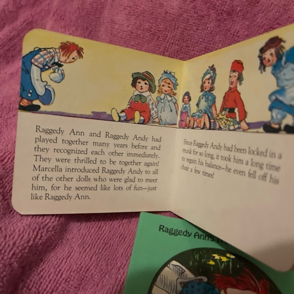 Classic Raggedy Ann and Andy Storybook Set - Picture 8 of 12
